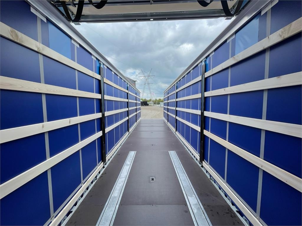 Hangler 3 akslet 13,6 med skydetag - نصف مقطورة بستائر جانبية: صورة 4 Hangler 3 akslet 13,6 med skydetag - نصف مقطورة بستائر جانبية: صورة 4