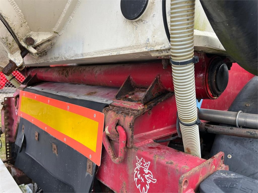 نصف مقطورة صهريج Interconsult 64m3 STRT1-64CA med tip: صورة 12 نصف مقطورة صهريج Interconsult 64m3 STRT1-64CA med tip: صورة 12