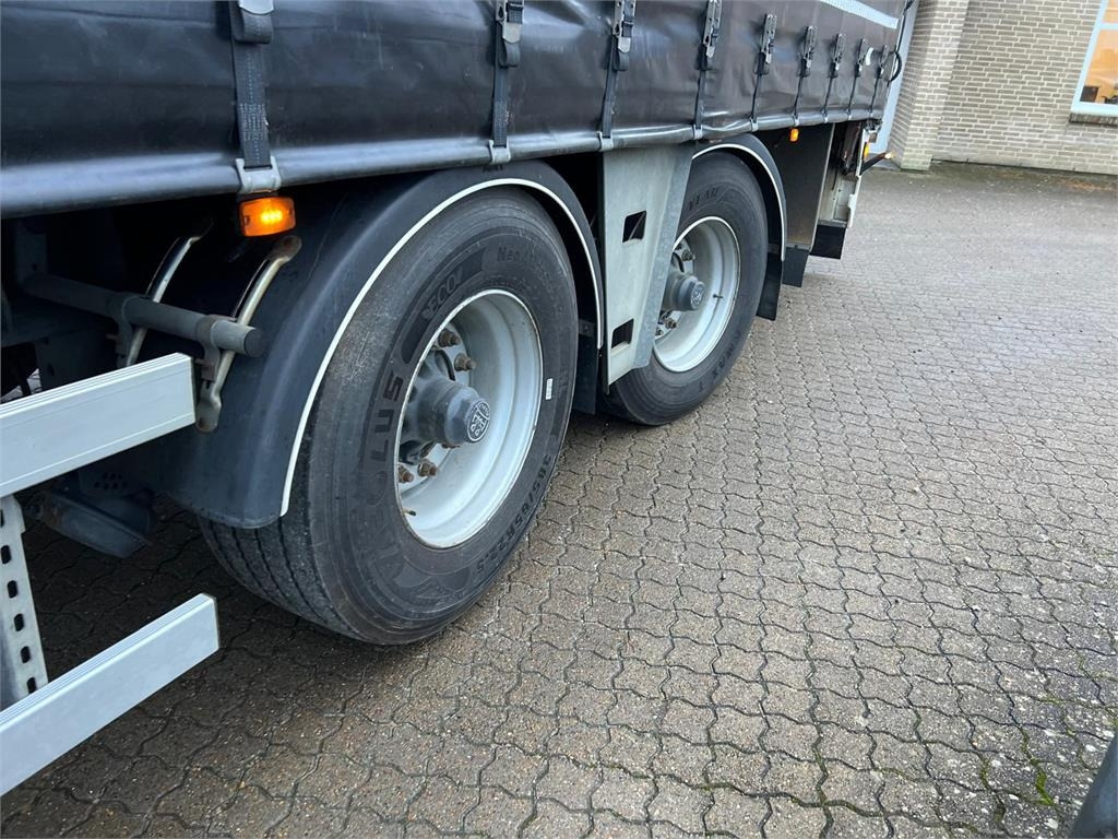 MTDK CI200 - 13,6 mtr - lodretstående lift - نصف مقطورة بستائر جانبية: صورة 2 MTDK CI200 - 13,6 mtr - lodretstående lift - نصف مقطورة بستائر جانبية: صورة 2