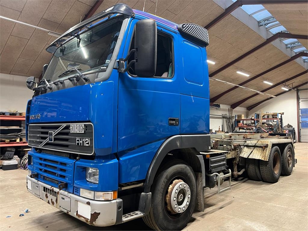 Volvo FH12-420 - شاحنة لودر انزلاقي: صورة 1 Volvo FH12-420 - شاحنة لودر انزلاقي: صورة 1