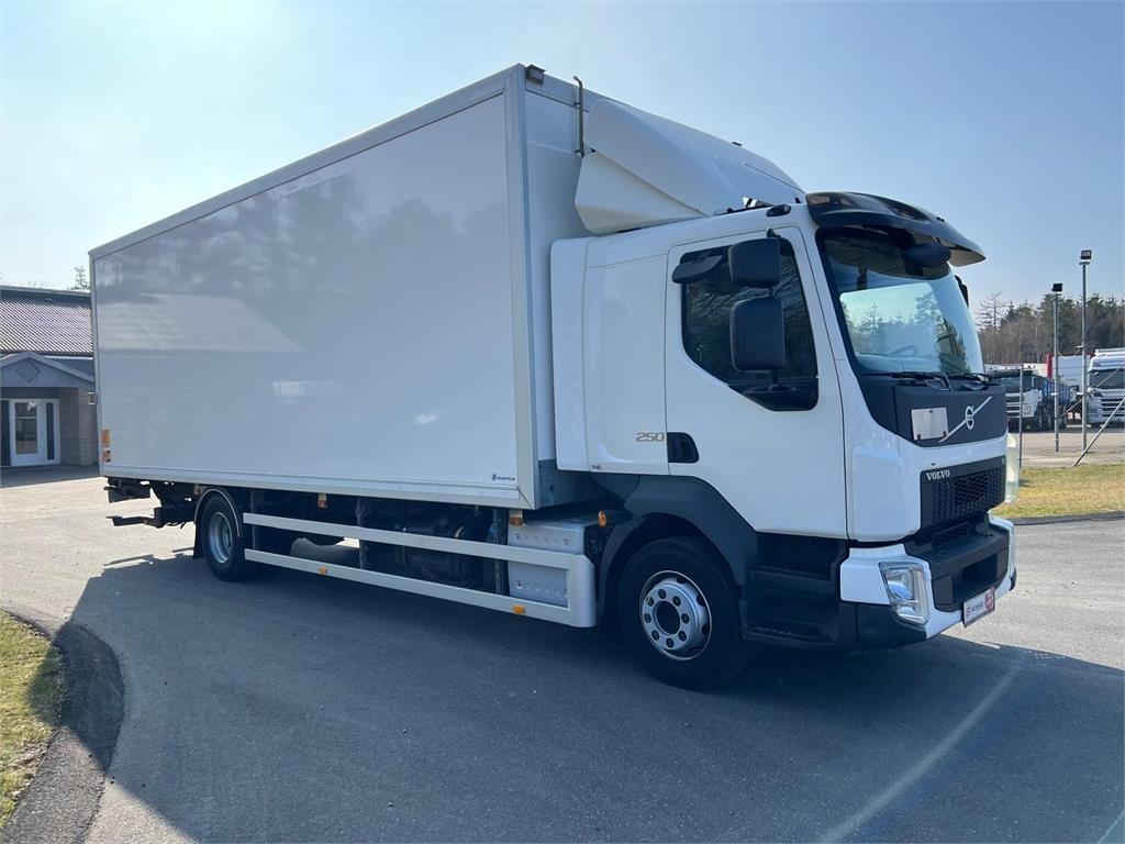 Volvo FL 16 ton 250HK - شاحنة صندوقية: صورة 2 Volvo FL 16 ton 250HK - شاحنة صندوقية: صورة 2