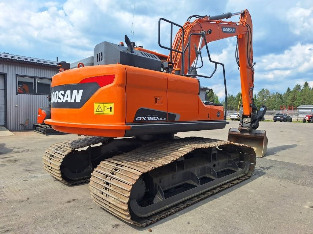 Doosan DX160LCH-5 METSÄMALLI KALLISTAJALLA - حفار زاحف: صورة 4 Doosan DX160LCH-5 METSÄMALLI KALLISTAJALLA - حفار زاحف: صورة 4