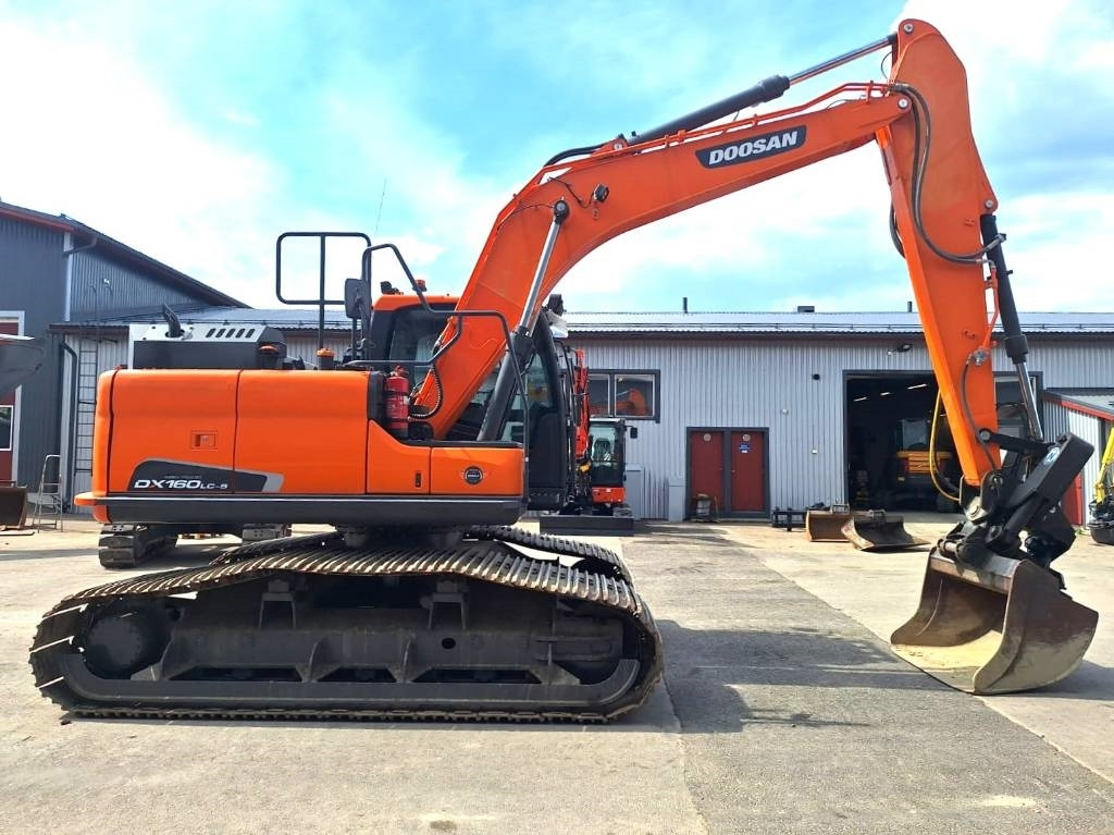 Doosan DX160LCH-5 METSÄMALLI KALLISTAJALLA - حفار زاحف: صورة 5 Doosan DX160LCH-5 METSÄMALLI KALLISTAJALLA - حفار زاحف: صورة 5