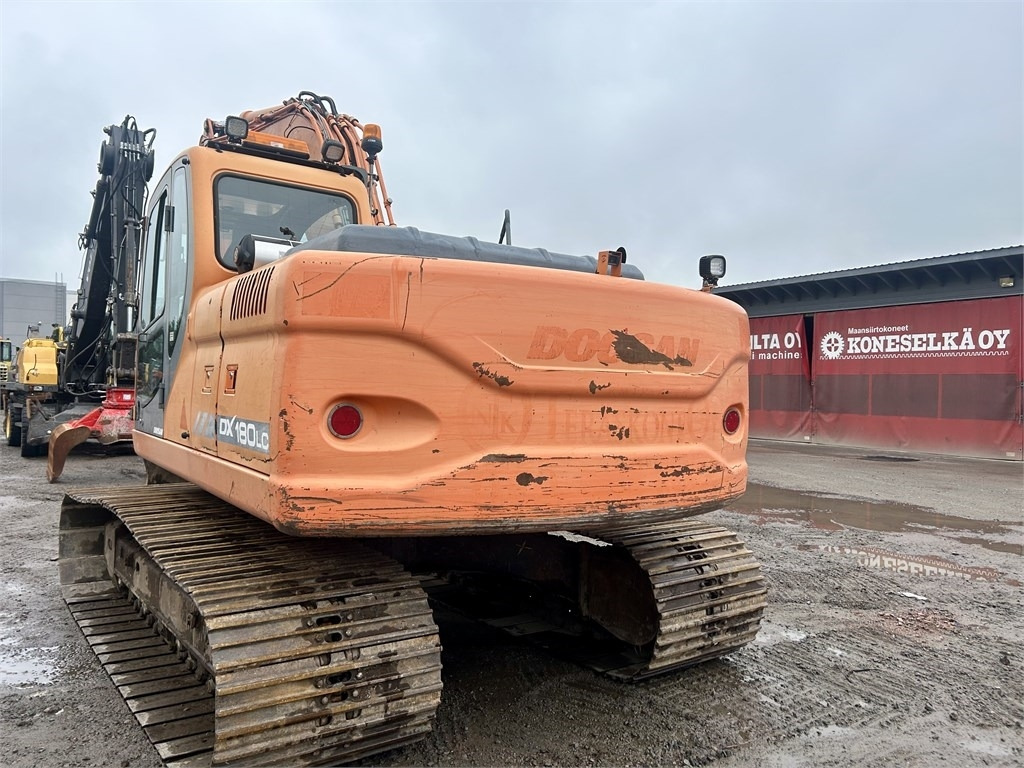 Doosan DX180LC PYÖRITTÄJÄLLÄ - حفار زاحف: صورة 2 Doosan DX180LC PYÖRITTÄJÄLLÄ - حفار زاحف: صورة 2