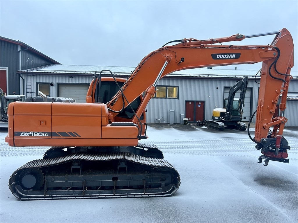Doosan MYYTY! SOLD! DX180LCH PYÖRITTÄJÄLLÄ - حفار زاحف: صورة 5 Doosan MYYTY! SOLD! DX180LCH PYÖRITTÄJÄLLÄ - حفار زاحف: صورة 5