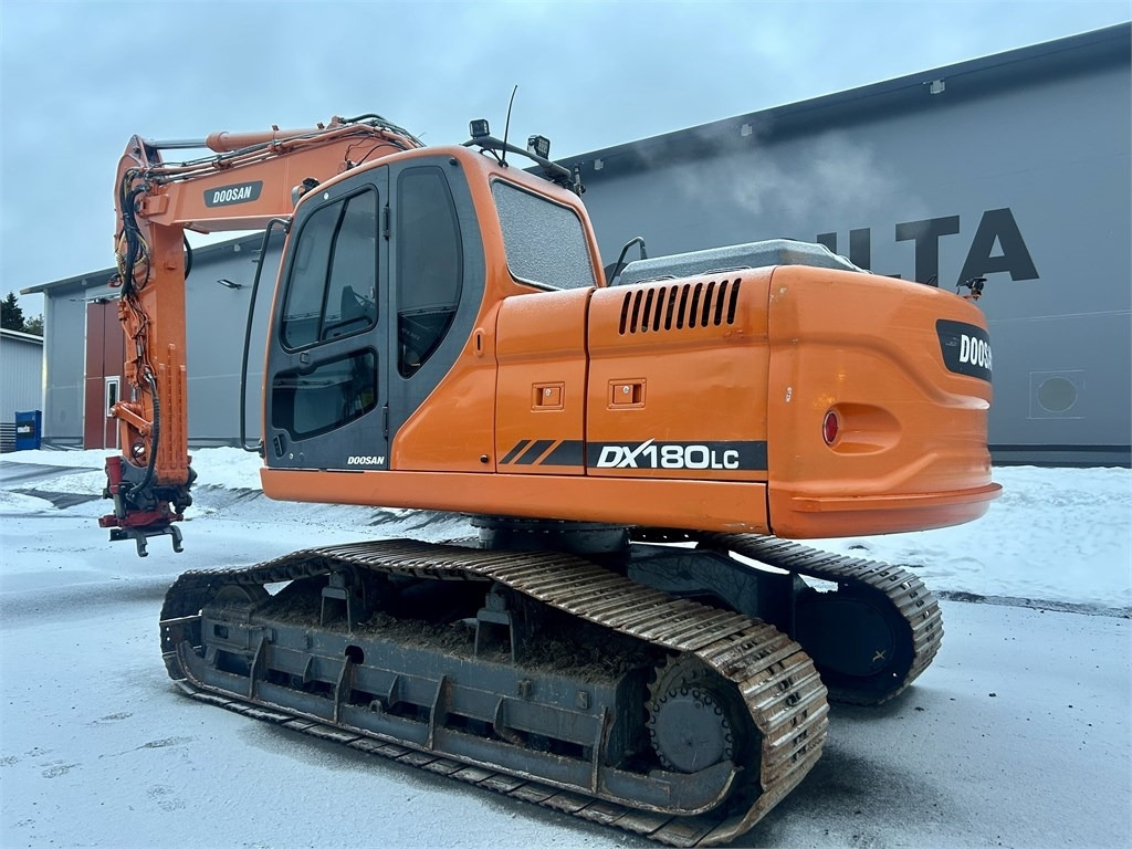 Doosan MYYTY! SOLD! DX180LCH PYÖRITTÄJÄLLÄ - حفار زاحف: صورة 2 Doosan MYYTY! SOLD! DX180LCH PYÖRITTÄJÄLLÄ - حفار زاحف: صورة 2