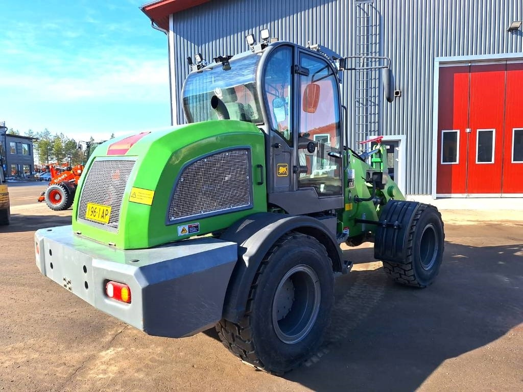 Greenmaster 825 PIIKIT, KAUHA JA HIEKOITIN - اللودر بعجل: صورة 4 Greenmaster 825 PIIKIT, KAUHA JA HIEKOITIN - اللودر بعجل: صورة 4