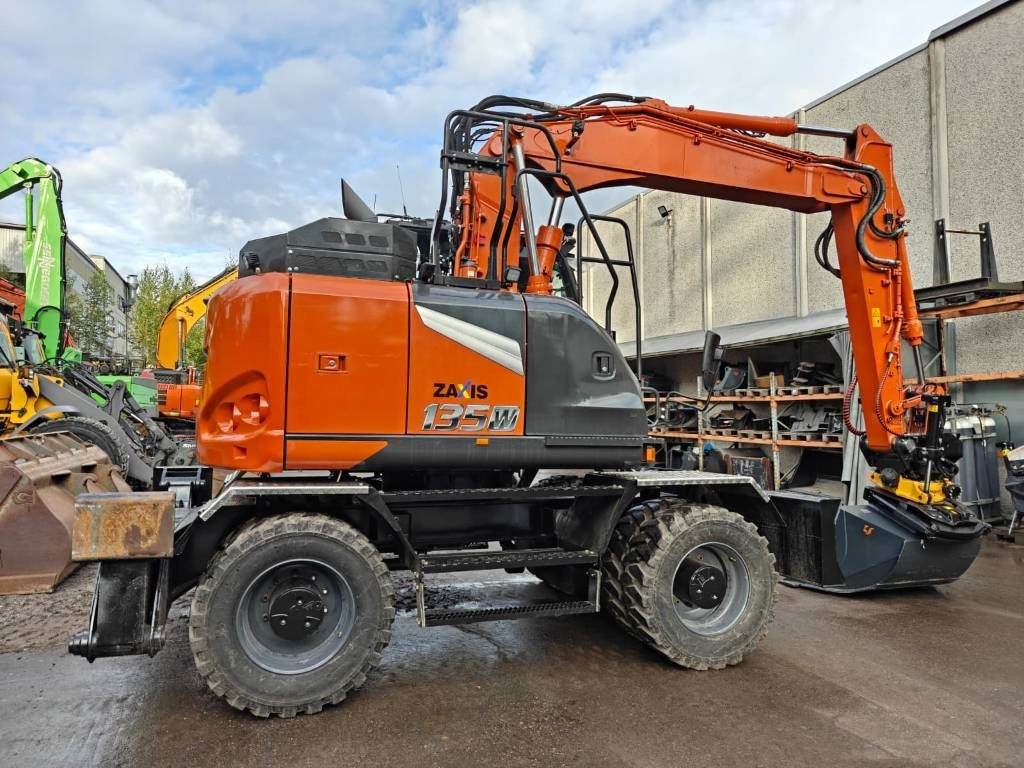 Hitachi ZX135W-7 VARUSTELTU - حفار ذو عجلات: صورة 4 Hitachi ZX135W-7 VARUSTELTU - حفار ذو عجلات: صورة 4