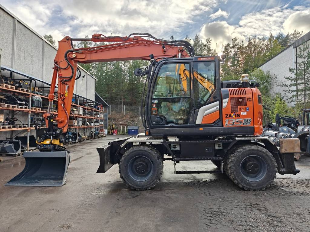 Hitachi ZX135W-7 VARUSTELTU - حفار ذو عجلات: صورة 1 Hitachi ZX135W-7 VARUSTELTU - حفار ذو عجلات: صورة 1