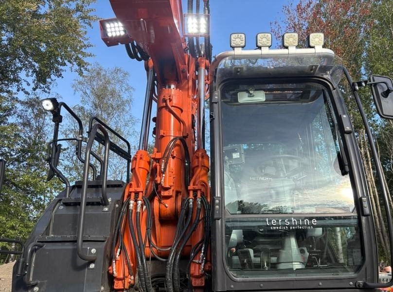 Hitachi ZX170W-6 + Peräkärry 2-akselinen  - حفار ذو عجلات: صورة 5 Hitachi ZX170W-6 + Peräkärry 2-akselinen  - حفار ذو عجلات: صورة 5