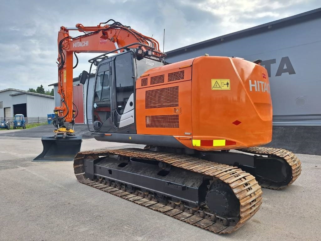 Hitachi ZX225USLC-5 PYÖRITTÄJÄLLÄ - حفار زاحف: صورة 2 Hitachi ZX225USLC-5 PYÖRITTÄJÄLLÄ - حفار زاحف: صورة 2
