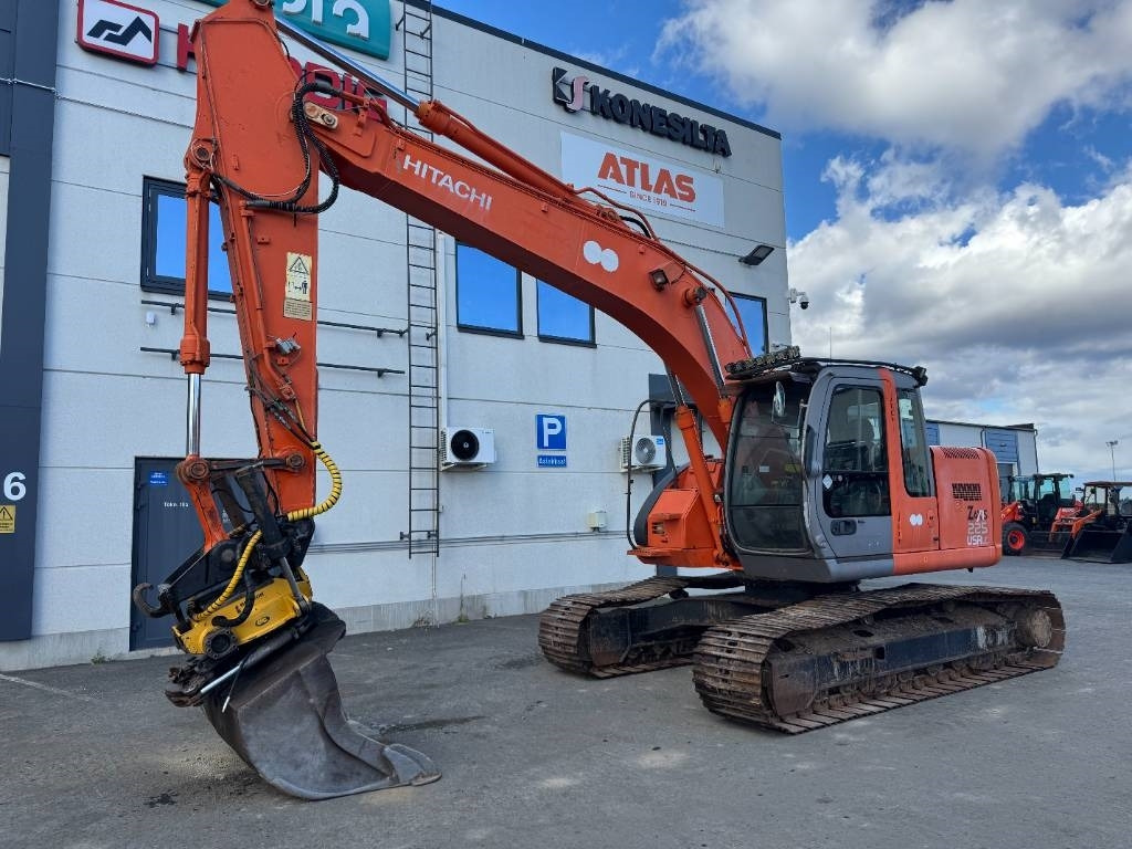 Hitachi ZX225USR PYÖRITTÄJÄLLÄ - حفار زاحف: صورة 2 Hitachi ZX225USR PYÖRITTÄJÄLLÄ - حفار زاحف: صورة 2