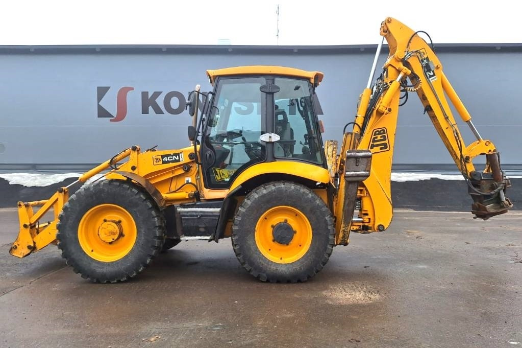 JCB 4CN YHDISTELMÄKONE KALLISTAJALLA - لودر ذو محراث خلفي/ باكهو: صورة 1 JCB 4CN YHDISTELMÄKONE KALLISTAJALLA - لودر ذو محراث خلفي/ باكهو: صورة 1