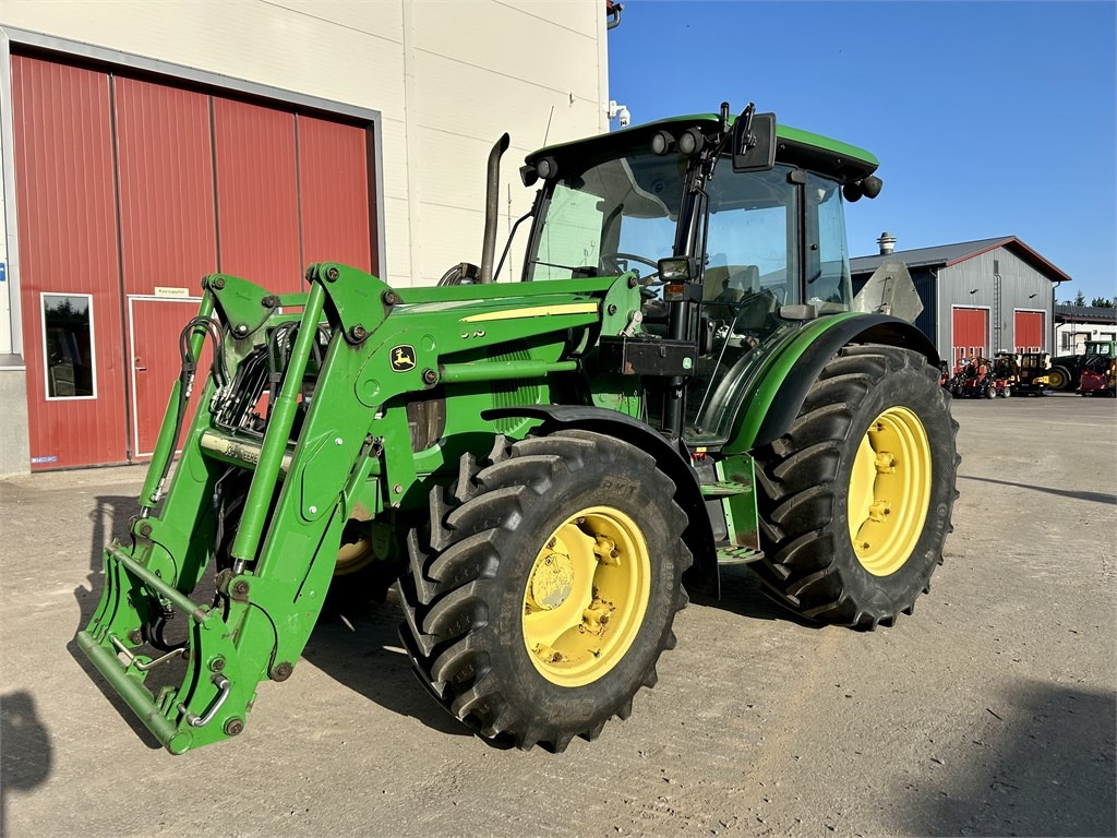 John Deere 5100M ETUKUORMAAJALLA - جرار: صورة 1 John Deere 5100M ETUKUORMAAJALLA - جرار: صورة 1