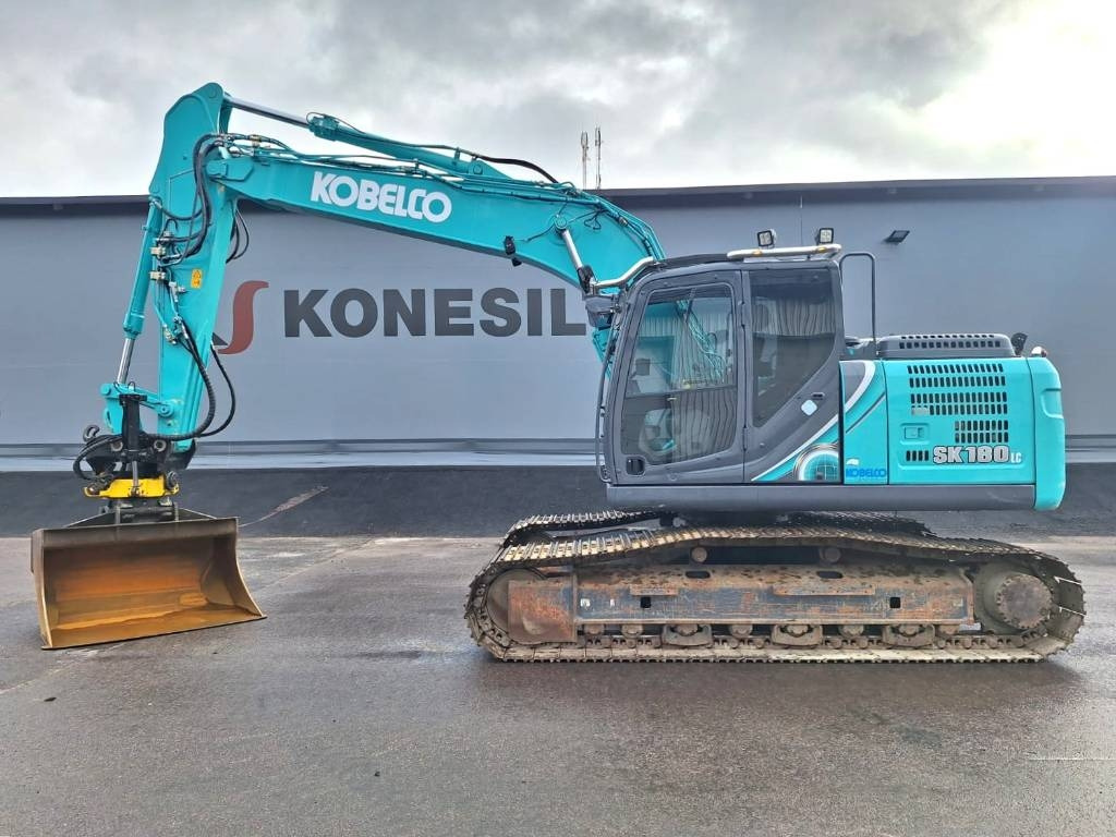 Kobelco SK180LC-10 PYÖRITTÄJÄLLÄ  - حفار زاحف: صورة 1 Kobelco SK180LC-10 PYÖRITTÄJÄLLÄ  - حفار زاحف: صورة 1