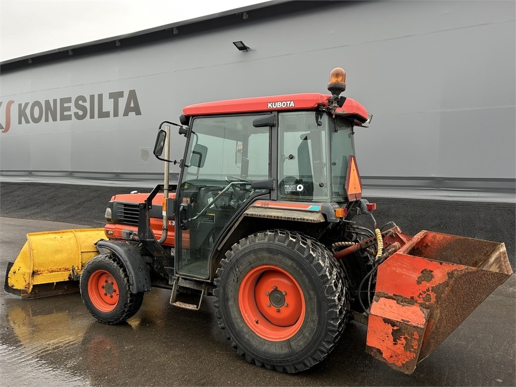 Kubota L 3600 AURA JA HIEKOTIN - جرار خدمات بلدية: صورة 2 Kubota L 3600 AURA JA HIEKOTIN - جرار خدمات بلدية: صورة 2