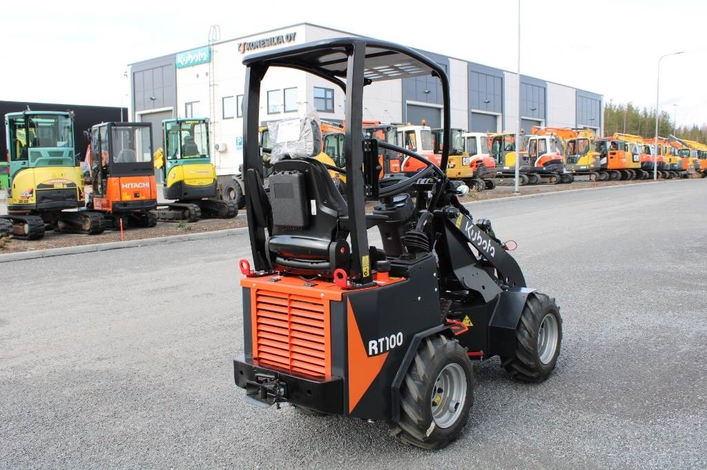 Kubota RT100-2 UUSI - لودر مفصلي صغير: صورة 4 Kubota RT100-2 UUSI - لودر مفصلي صغير: صورة 4
