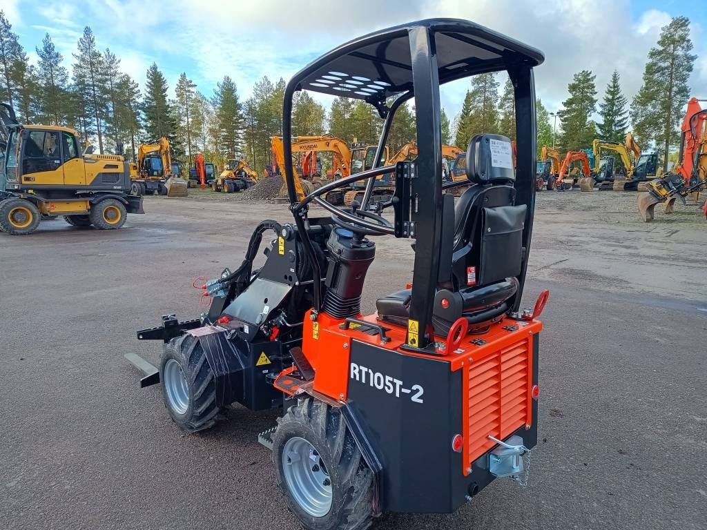 Kubota RT105-2 TELEPUOMI - لودر مفصلي صغير: صورة 5 Kubota RT105-2 TELEPUOMI - لودر مفصلي صغير: صورة 5