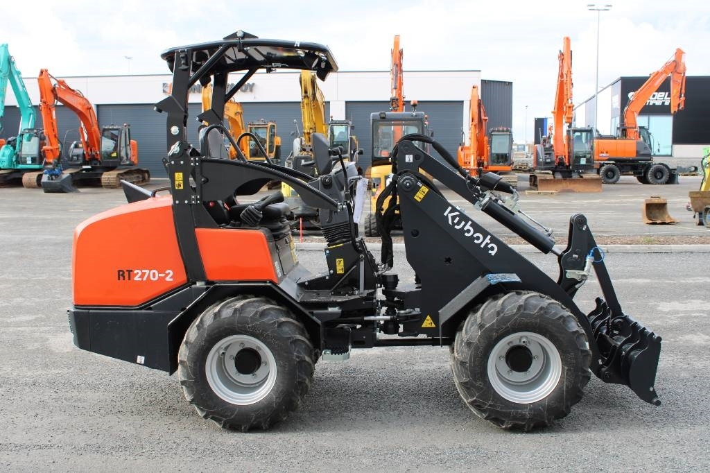 Kubota RT270-2 KATOKSELLA! UUSI - لودر مفصلي صغير: صورة 3 Kubota RT270-2 KATOKSELLA! UUSI - لودر مفصلي صغير: صورة 3