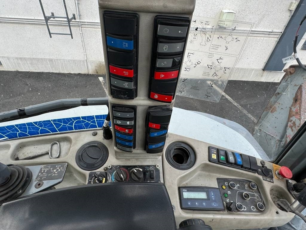 لودر ذو محراث خلفي/ باكهو Lännen 8600E PYÖRITTÄJÄ, NOSTIN YM.: صورة 23