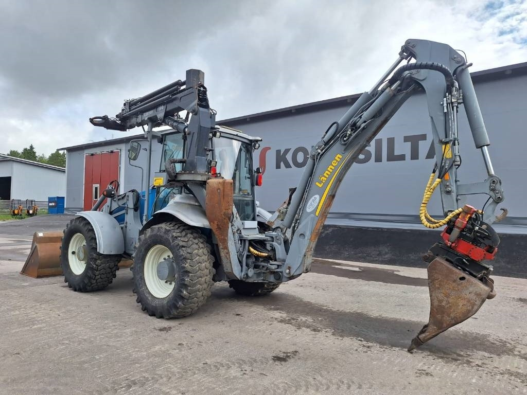 Lännen 8600G NOSTIN, HENKILÖKORI, PYÖRITTÄJÄ YM. - لودر ذو محراث خلفي/ باكهو: صورة 2 Lännen 8600G NOSTIN, HENKILÖKORI, PYÖRITTÄJÄ YM. - لودر ذو محراث خلفي/ باكهو: صورة 2