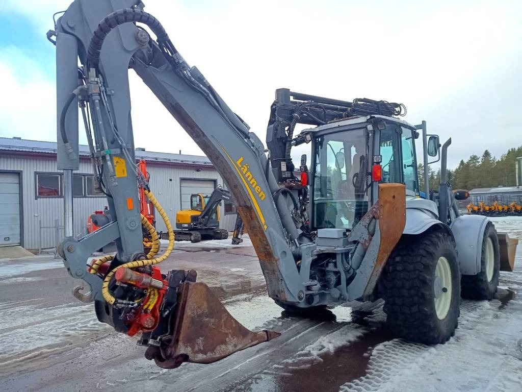 Lännen 8600G NOSTIN, HENKILÖKORI, PYÖRITTÄJÄ YM. - لودر ذو محراث خلفي/ باكهو: صورة 5 Lännen 8600G NOSTIN, HENKILÖKORI, PYÖRITTÄJÄ YM. - لودر ذو محراث خلفي/ باكهو: صورة 5