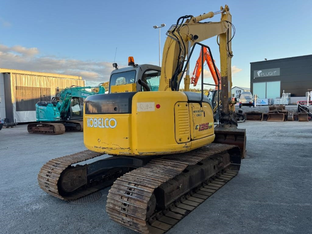 New Holland E 135 SR LC  - حفار زاحف: صورة 5 New Holland E 135 SR LC  - حفار زاحف: صورة 5