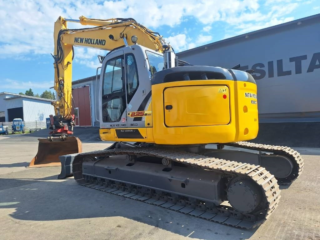 New Holland E235BSRLC PYÖRITTÄJÄLLÄ - حفار زاحف: صورة 2 New Holland E235BSRLC PYÖRITTÄJÄLLÄ - حفار زاحف: صورة 2