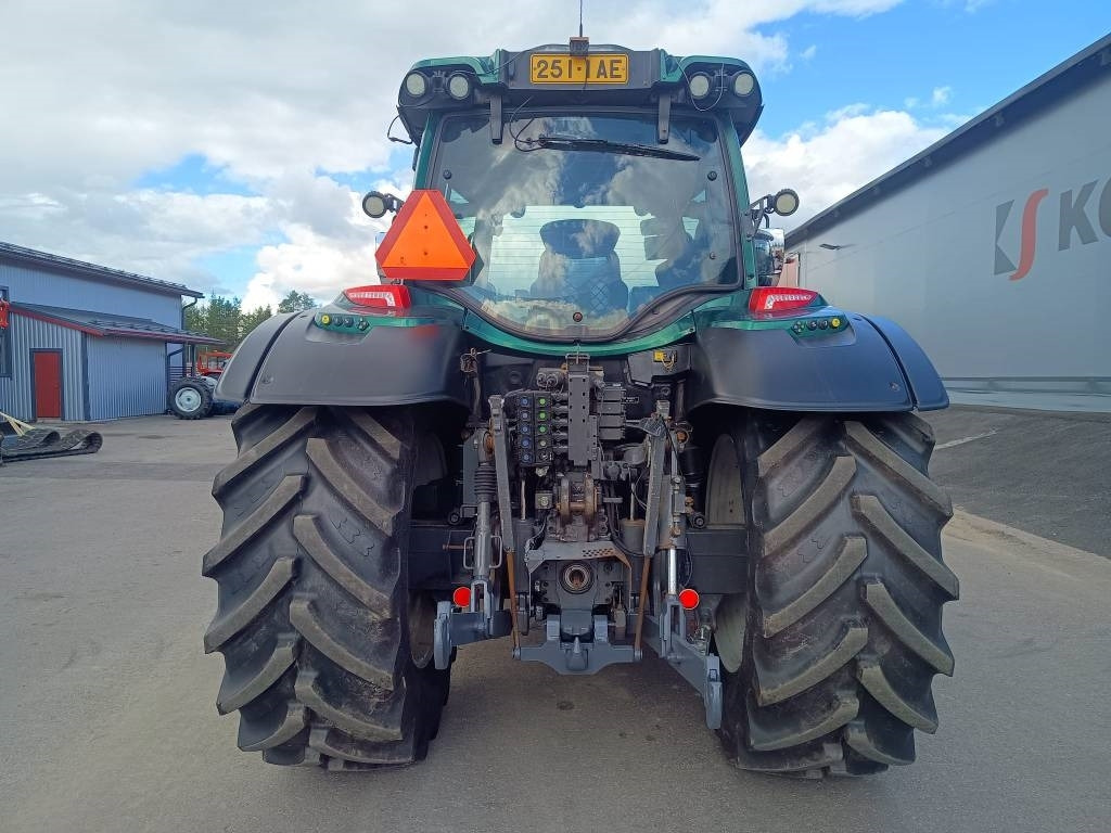 Valtra N174 VERSU ETUKUORMAAJALLA - جرار: صورة 4 Valtra N174 VERSU ETUKUORMAAJALLA - جرار: صورة 4