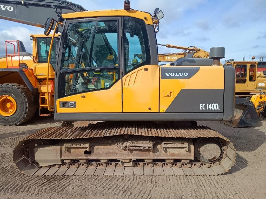 Volvo EC140DL PYÖRITTÄJÄLLÄ  - حفار زاحف: صورة 2 Volvo EC140DL PYÖRITTÄJÄLLÄ  - حفار زاحف: صورة 2