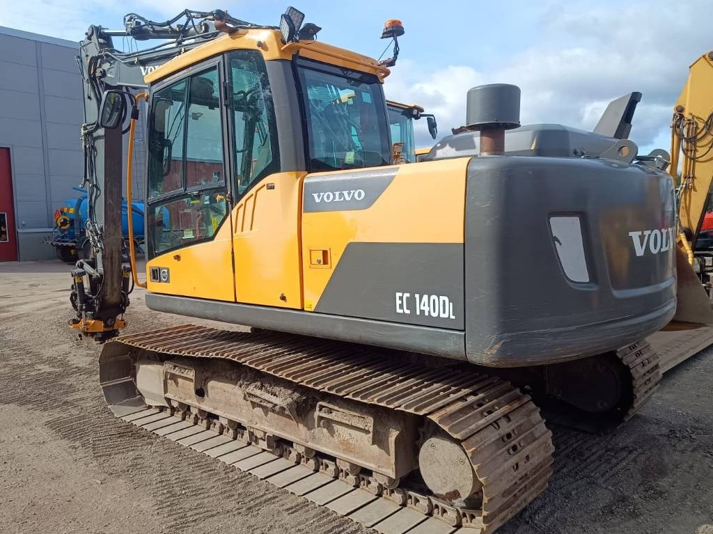 Volvo EC140DL PYÖRITTÄJÄLLÄ  - حفار زاحف: صورة 3 Volvo EC140DL PYÖRITTÄJÄLLÄ  - حفار زاحف: صورة 3