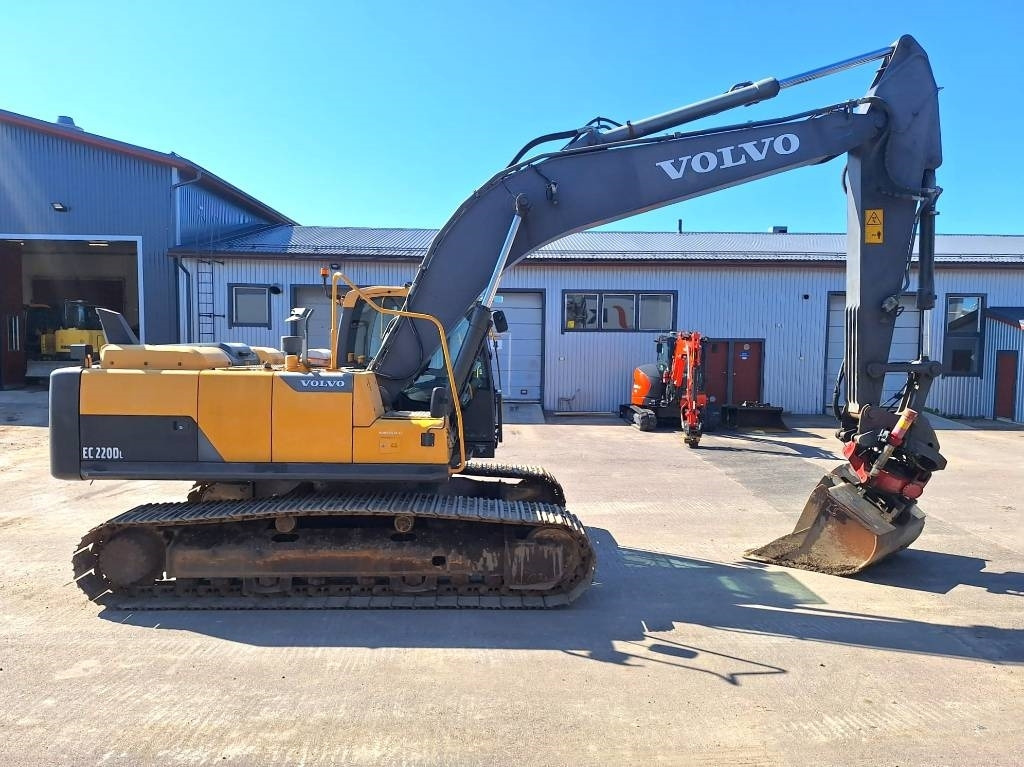 Volvo EC220DL PYÖRITTÄJÄLLÄ - حفار زاحف: صورة 5 Volvo EC220DL PYÖRITTÄJÄLLÄ - حفار زاحف: صورة 5