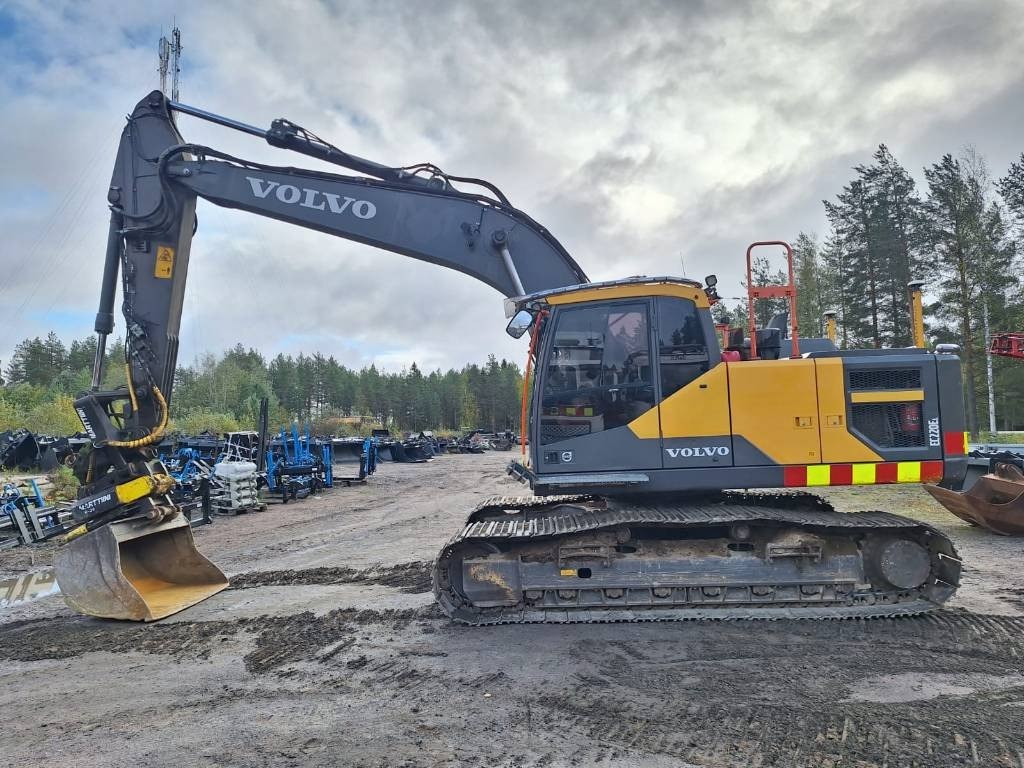 Volvo EC220EL HUIPPUVARUSTEILLA - حفار زاحف: صورة 1 Volvo EC220EL HUIPPUVARUSTEILLA - حفار زاحف: صورة 1