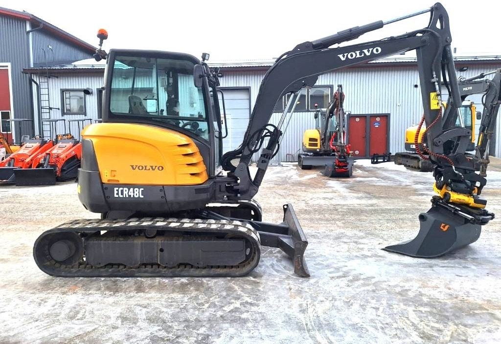 Volvo ECR48C PYÖRITTÄJÄ PIHDEILLÄ - حفار صغير: صورة 5 Volvo ECR48C PYÖRITTÄJÄ PIHDEILLÄ - حفار صغير: صورة 5