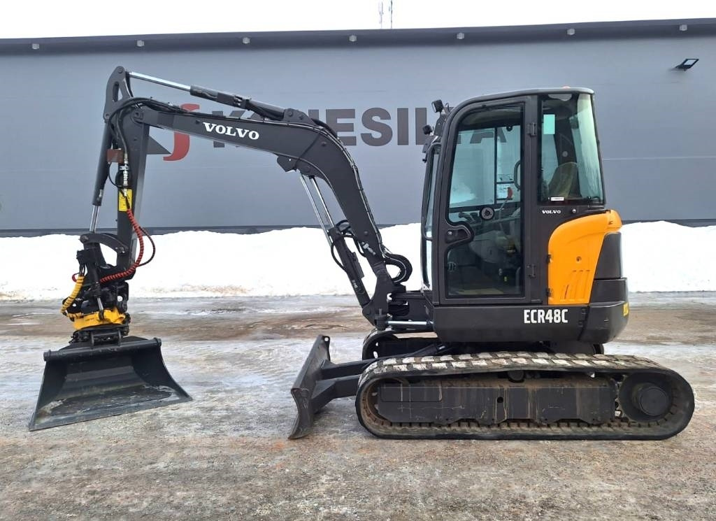 Volvo ECR48C PYÖRITTÄJÄ PIHDEILLÄ - حفار صغير: صورة 1 Volvo ECR48C PYÖRITTÄJÄ PIHDEILLÄ - حفار صغير: صورة 1