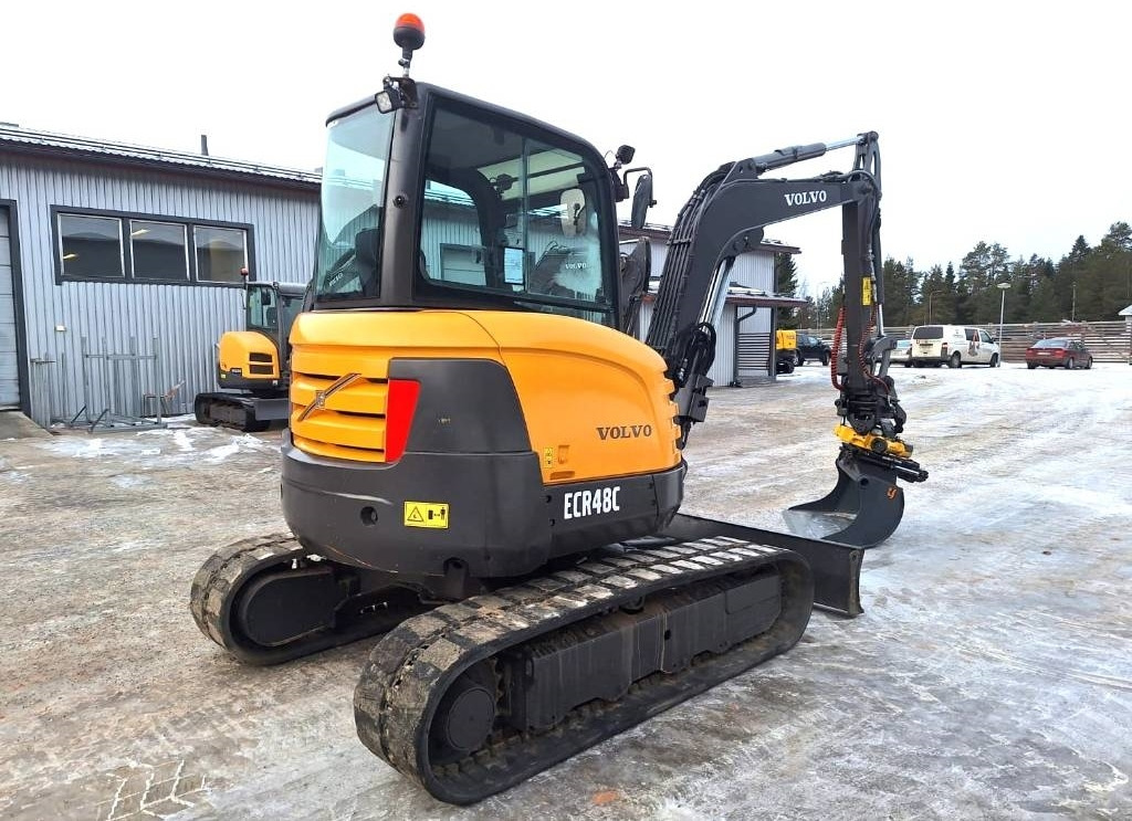 Volvo ECR48C PYÖRITTÄJÄ PIHDEILLÄ - حفار صغير: صورة 4 Volvo ECR48C PYÖRITTÄJÄ PIHDEILLÄ - حفار صغير: صورة 4