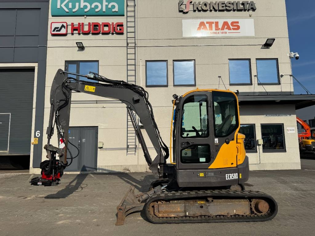 Volvo ECR58D PYÖRITTÄJÄLLÄ - حفار صغير: صورة 1 Volvo ECR58D PYÖRITTÄJÄLLÄ - حفار صغير: صورة 1