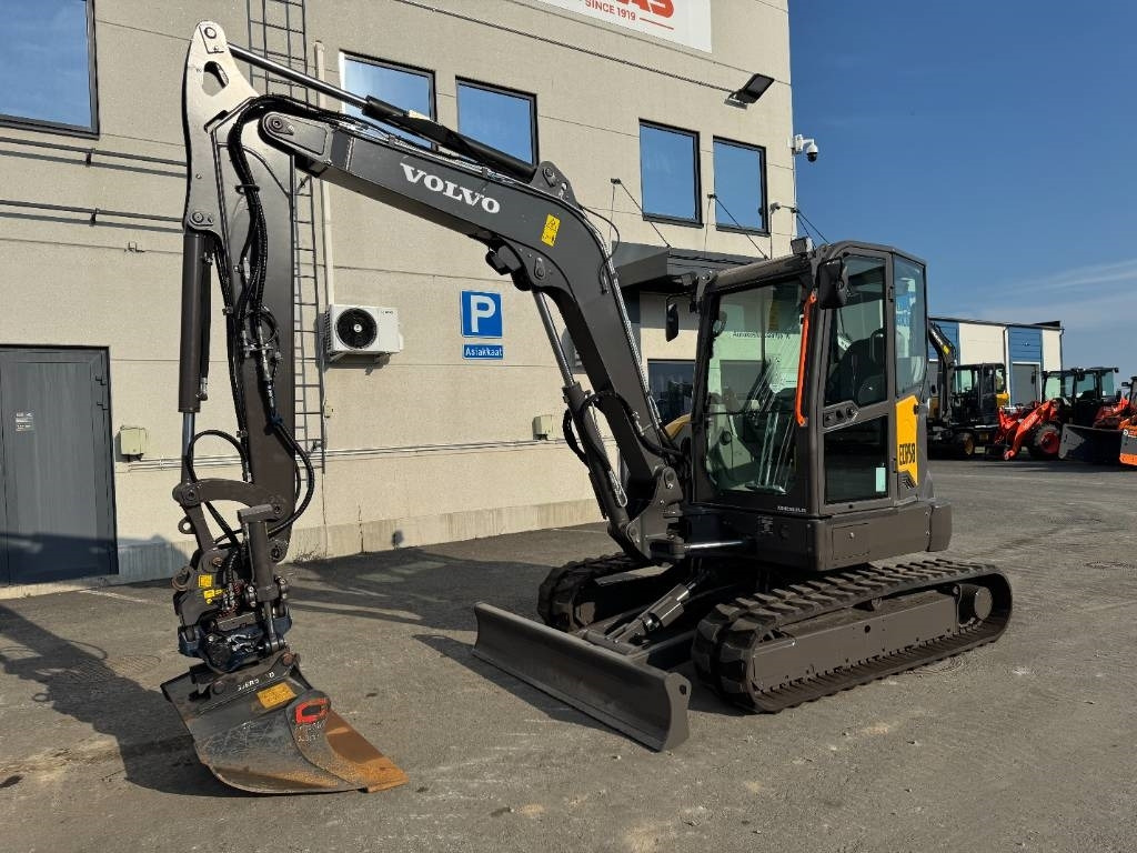Volvo ECR58F PYÖRITTÄJÄLLÄ - حفار صغير: صورة 2 Volvo ECR58F PYÖRITTÄJÄLLÄ - حفار صغير: صورة 2