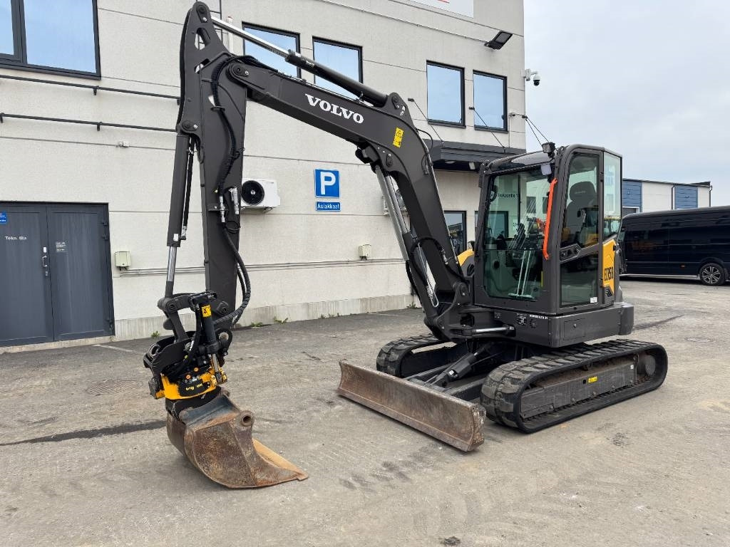 Volvo ECR58F PYÖRITTÄJÄLLÄ - حفار صغير: صورة 2 Volvo ECR58F PYÖRITTÄJÄLLÄ - حفار صغير: صورة 2