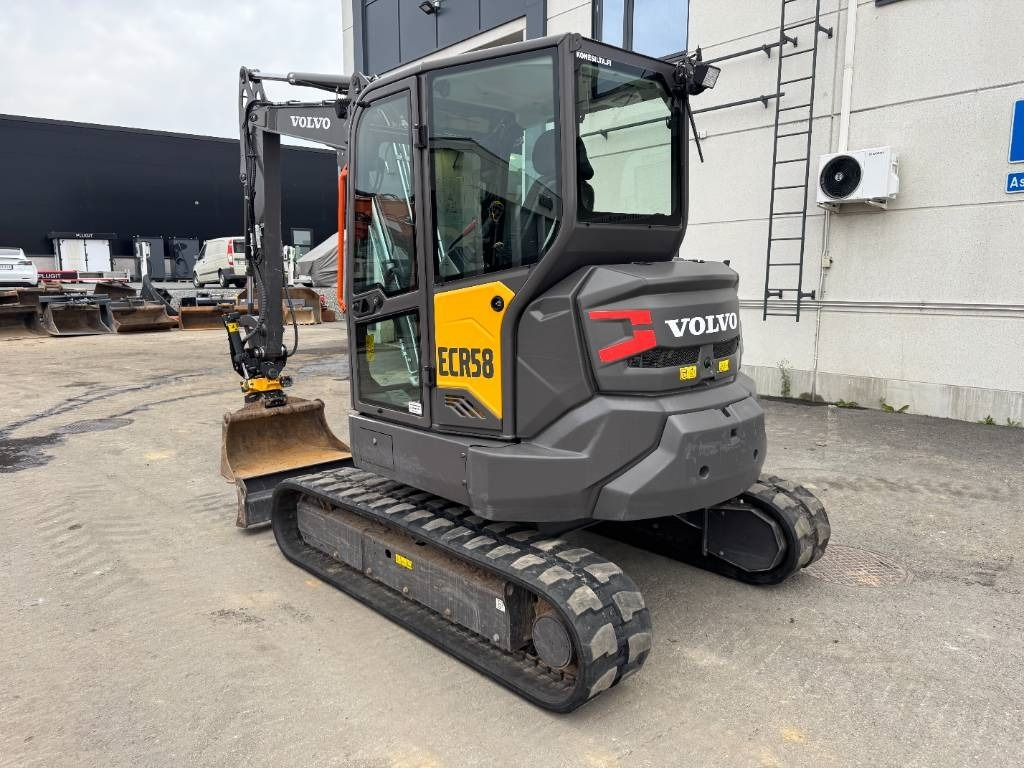 Volvo ECR58F PYÖRITTÄJÄLLÄ - حفار صغير: صورة 3 Volvo ECR58F PYÖRITTÄJÄLLÄ - حفار صغير: صورة 3