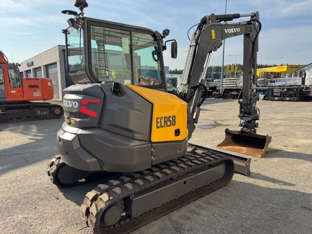 Volvo ECR58F PYÖRITTÄJÄLLÄ - حفار صغير: صورة 5 Volvo ECR58F PYÖRITTÄJÄLLÄ - حفار صغير: صورة 5