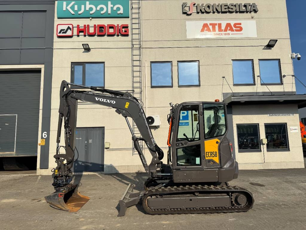 Volvo ECR58F PYÖRITTÄJÄLLÄ - حفار صغير: صورة 1 Volvo ECR58F PYÖRITTÄJÄLLÄ - حفار صغير: صورة 1