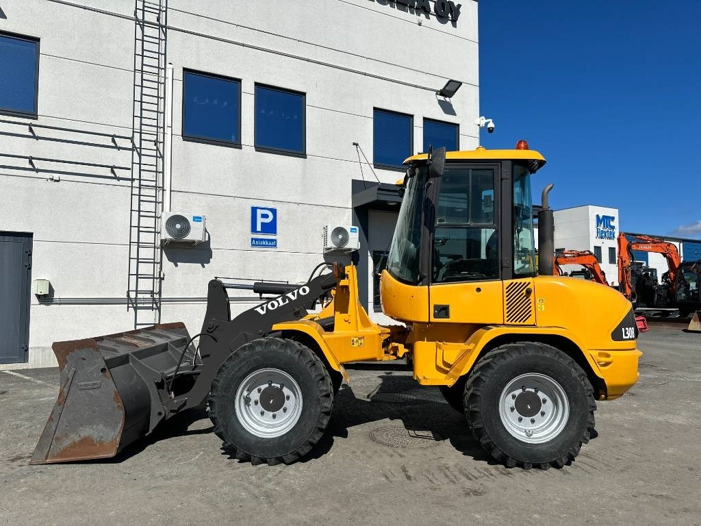 Volvo L 30 B - اللودر بعجل: صورة 1 Volvo L 30 B - اللودر بعجل: صورة 1
