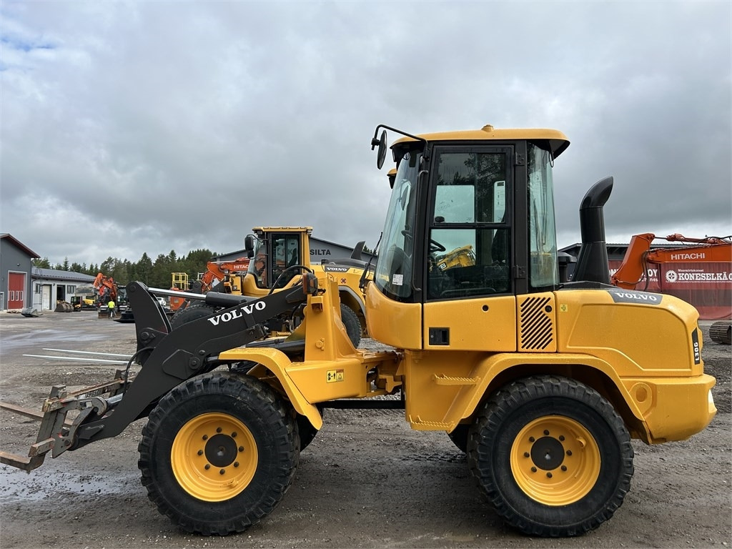 Volvo L30G TRUKKIPIIKEILLÄ - اللودر بعجل: صورة 1 Volvo L30G TRUKKIPIIKEILLÄ - اللودر بعجل: صورة 1