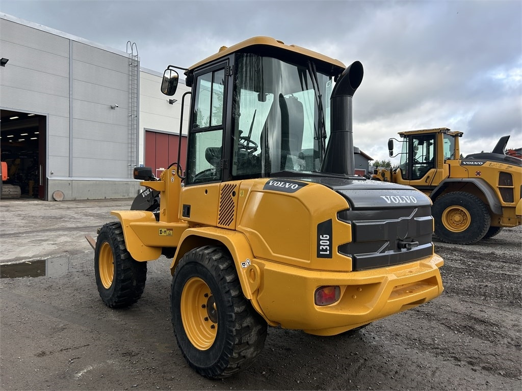 Volvo L30G TRUKKIPIIKEILLÄ - اللودر بعجل: صورة 3 Volvo L30G TRUKKIPIIKEILLÄ - اللودر بعجل: صورة 3