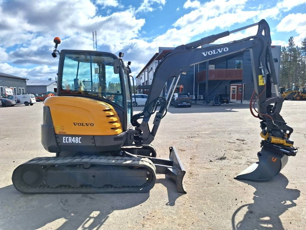 Volvo MYYTY! SOLD! ECR48C PYÖRITTÄJÄ PIHDEILLÄ - حفار صغير: صورة 5 Volvo MYYTY! SOLD! ECR48C PYÖRITTÄJÄ PIHDEILLÄ - حفار صغير: صورة 5