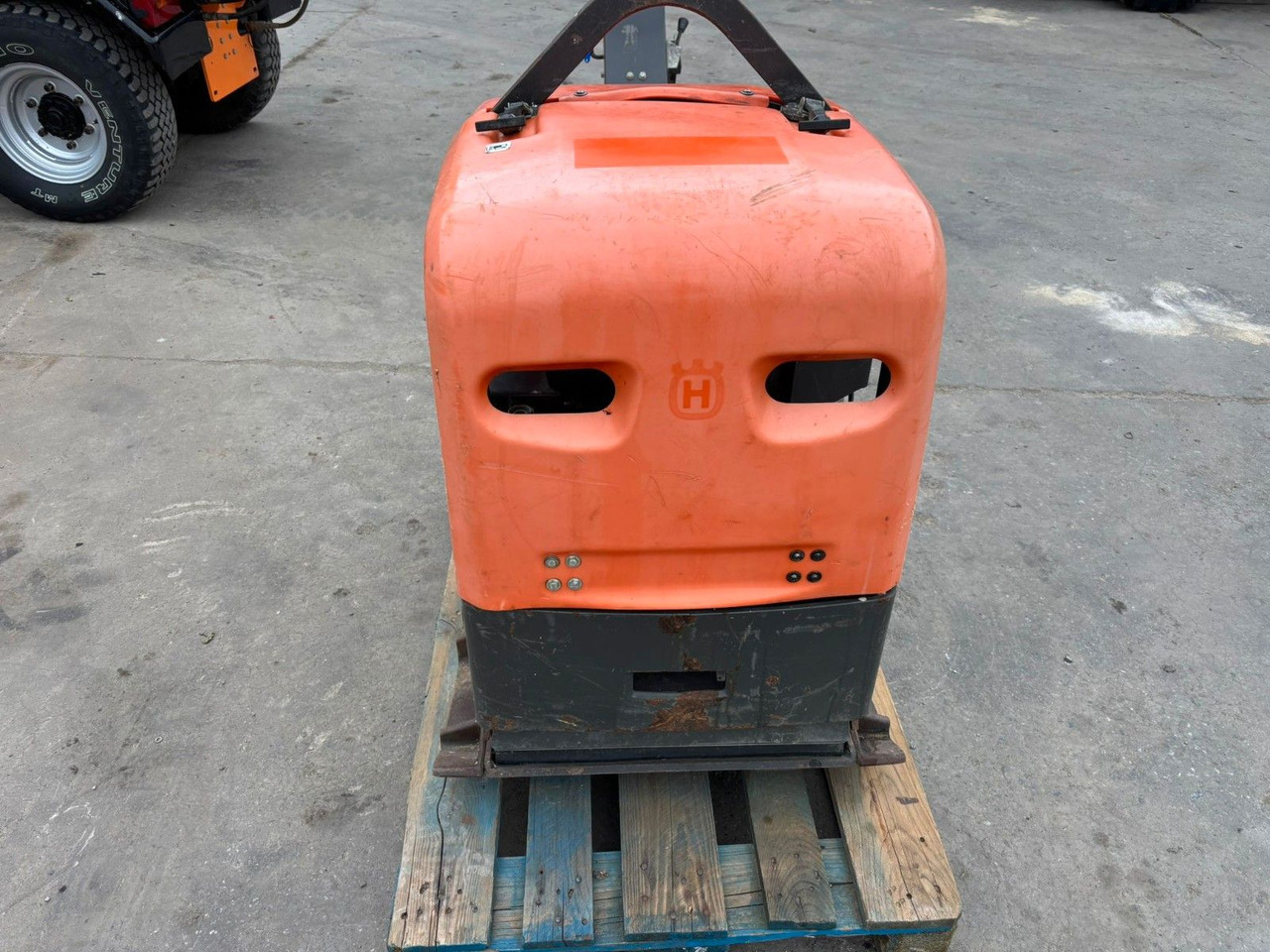 Plate Wals Husqvarna LG504 - صفيحة هزازة: صورة 5 Plate Wals Husqvarna LG504 - صفيحة هزازة: صورة 5
