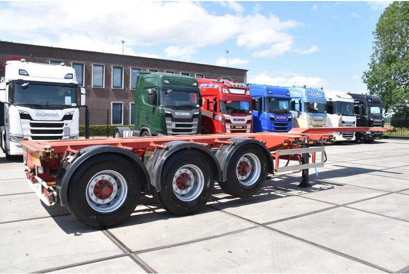Nooteboom containerchassis - LIFT AXLE - DISC BRAKES - BPW AXLES - 2 x EXTENDABLE - - ناقل حاوية/ نصف مقطورة بحاوية: صورة 2 Nooteboom containerchassis - LIFT AXLE - DISC BRAKES - BPW AXLES - 2 x EXTENDABLE - - ناقل حاوية/ نصف مقطورة بحاوية: صورة 2