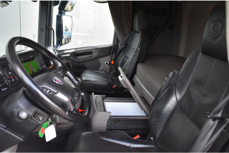 Scania 530S V8 NGS 4x2NB - NEW TACHO - FULL AIR - RETARDER - 637 TKM - PARK. AIRCO - NAVI - LEATHER SEATS - ALCOA'S - LED - PERFECT CON - رأس تريلا: صورة 5 Scania 530S V8 NGS 4x2NB - NEW TACHO - FULL AIR - RETARDER - 637 TKM - PARK. AIRCO - NAVI - LEATHER SEATS - ALCOA'S - LED - PERFECT CON - رأس تريلا: صورة 5