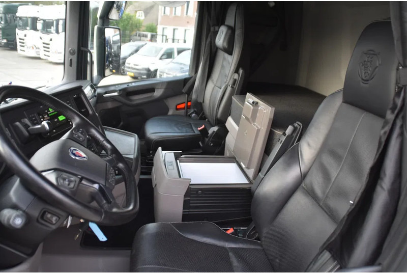 Scania R 460 NGS 6x4NB - SUPER - FULL AIR - RETARDER - 148 TKM - PARK. AIRCO - HYDRAULIC SYSTEM - LED - LEATHER SEATS - EXCELLENT CONDI - مقطورة السحب: صورة 5 Scania R 460 NGS 6x4NB - SUPER - FULL AIR - RETARDER - 148 TKM - PARK. AIRCO - HYDRAULIC SYSTEM - LED - LEATHER SEATS - EXCELLENT CONDI - مقطورة السحب: صورة 5
